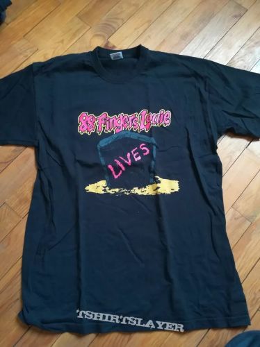 88 FINGERS LOUIE : T-shirt LIVES